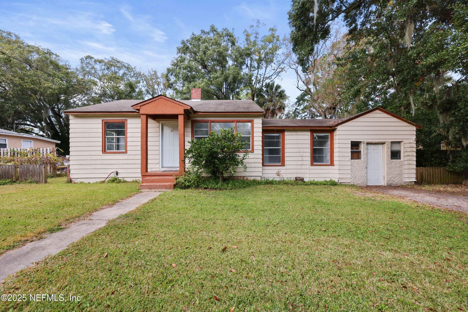Property Photo: 3527 Oleander Street FL 32254