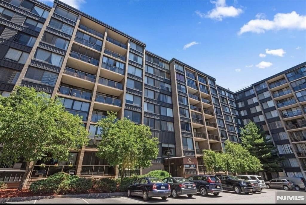 Property Photo:  9060 Palisade Avenue 811  NJ 07047 