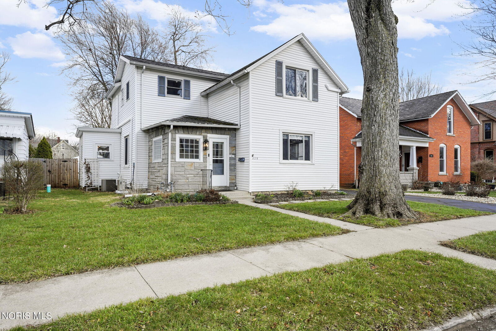 Property Photo:  829 Maple Avenue  OH 45840 