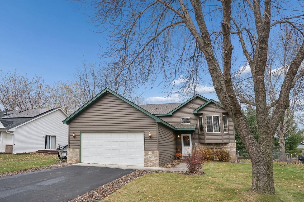 Property Photo:  3250 Lake Ridge Drive  MN 55309 