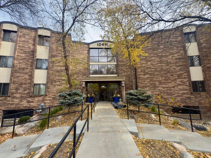 10441 Greenbrier Road 303  Minnetonka MN 55305 photo