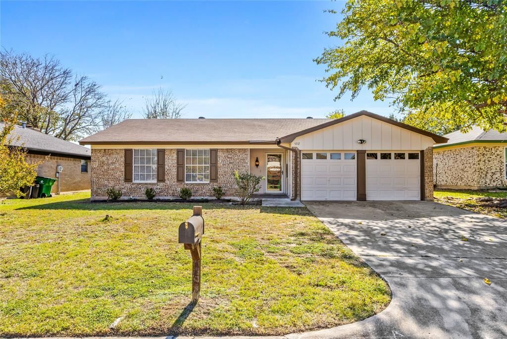 Property Photo:  5712 Twin Oaks Drive  TX 76148 