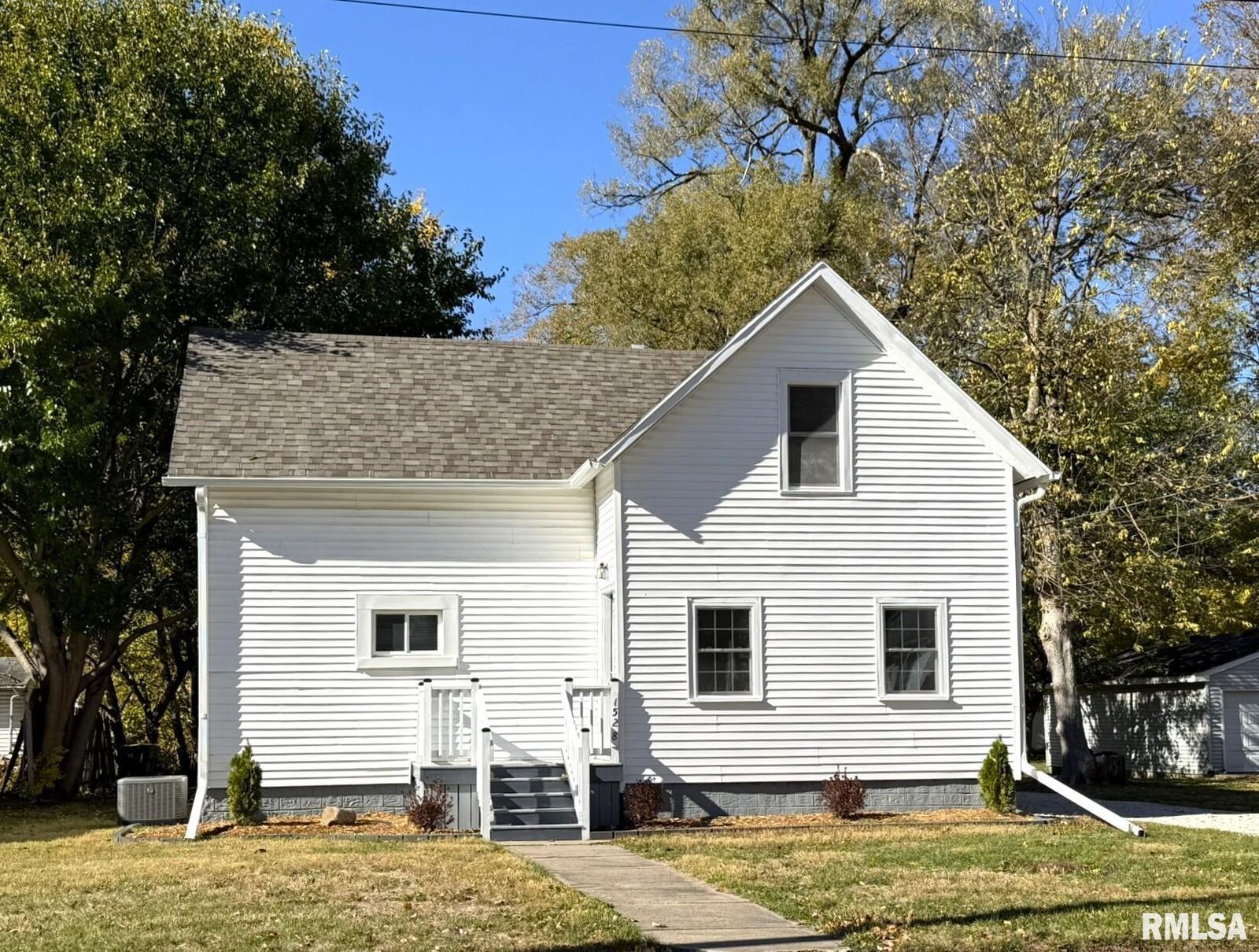 Property Photo:  1528 N Seminary Street  IL 61401 