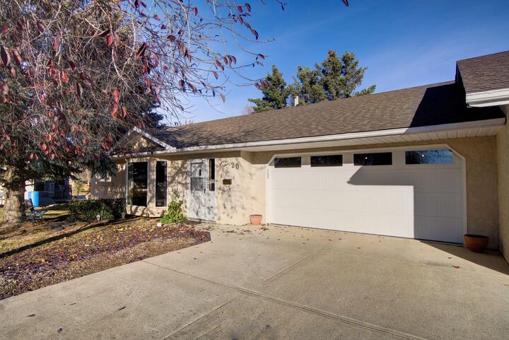 Property Photo:  20 Chinook Crescent  AB T0L 0T0 