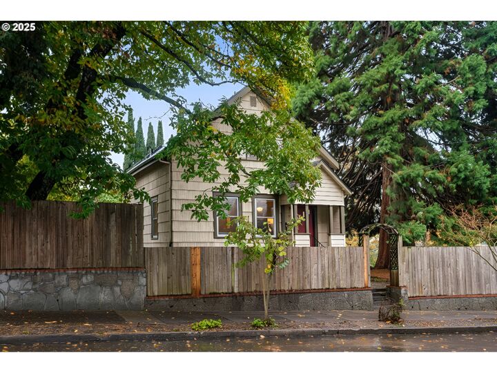 Property Photo: 604 SE Umatilla St OR 97202