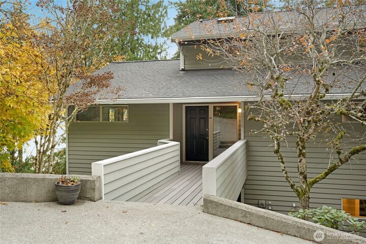 Property Photo:  216  Morey Avenue  WA 98225 