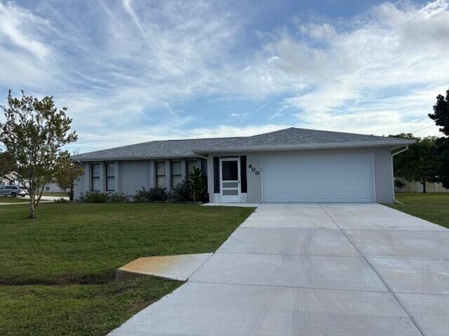 Property Photo:  400 SW Buxton Avenue  FL 34983 