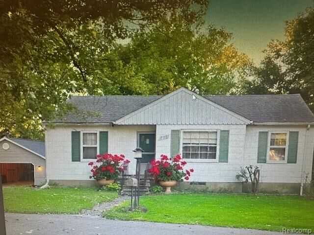 Property Photo: 830 Grace MI 48168