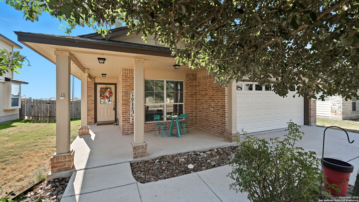 Property Photo:  734 Wolfeton Way  TX 78130 