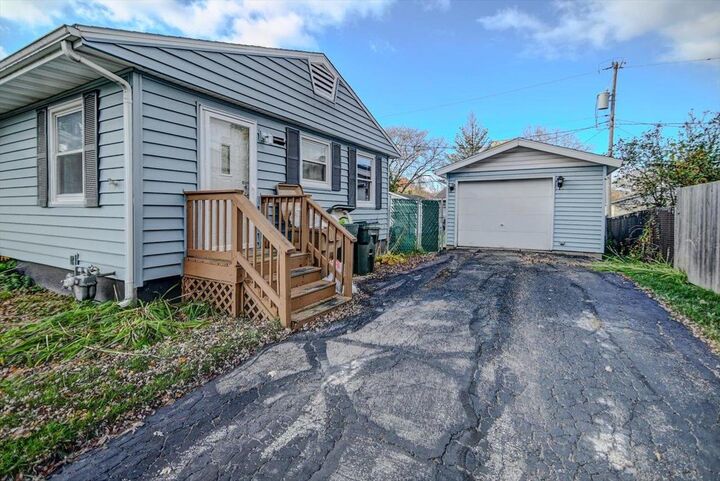 Property Photo:  122 Lynnhaven Road  WI 53714 