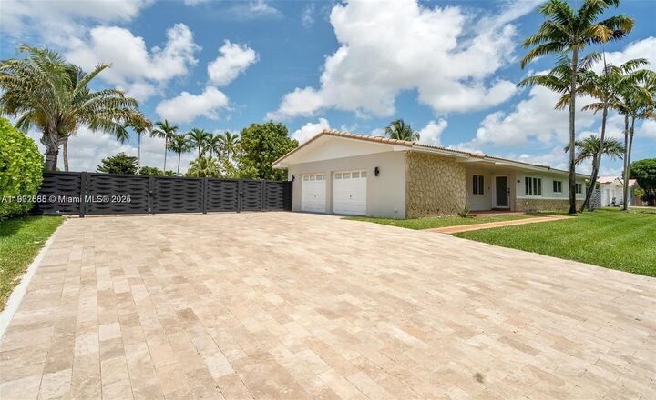 Property Photo: 10841 SW 127th St 127 FL 33176