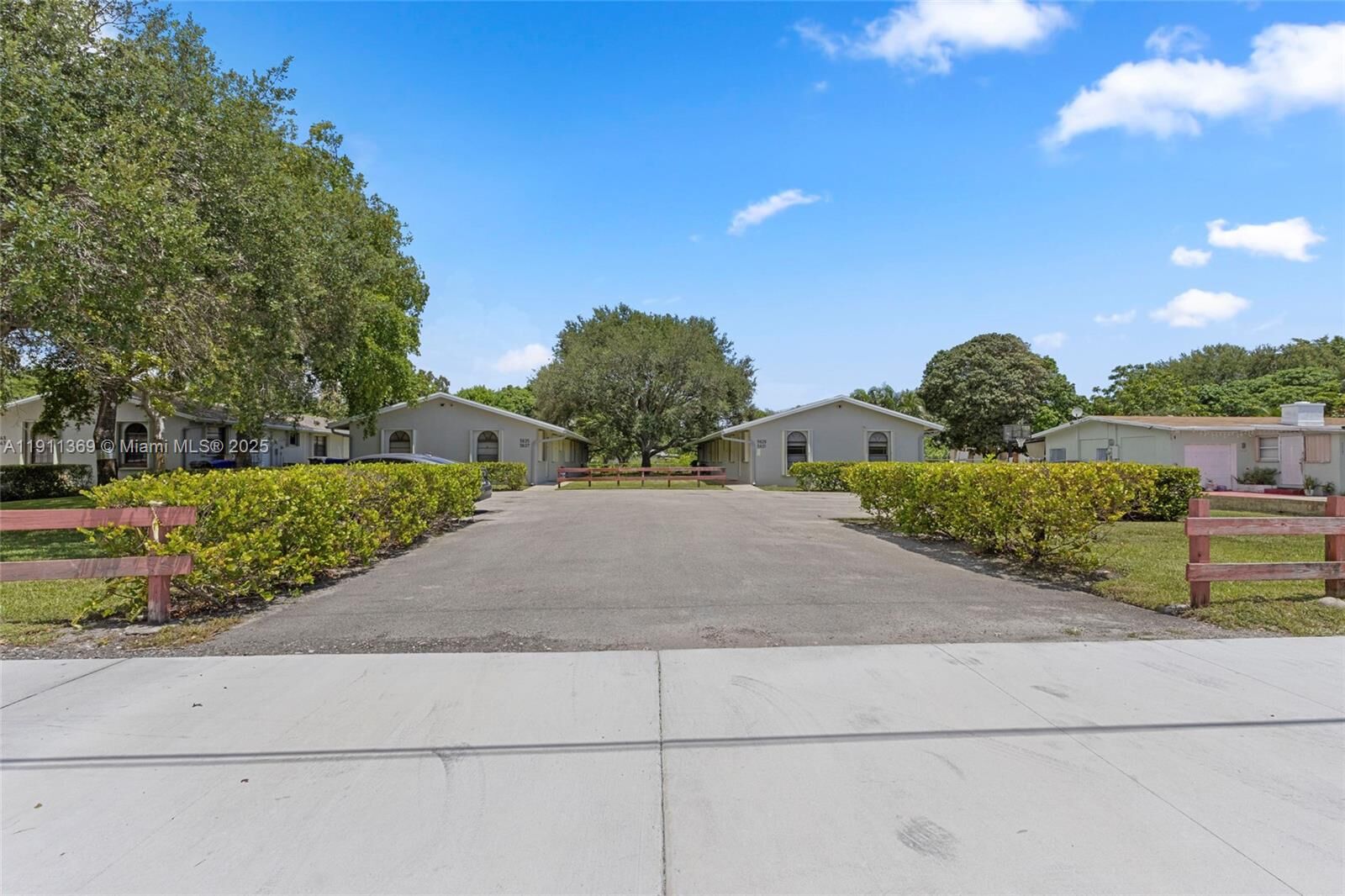 Property Photo:  5629 Taft St 5629  FL 33021 