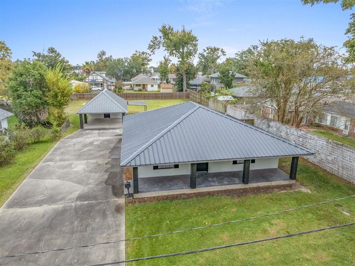 Property Photo:  1713 Moss Street  LA 70601 