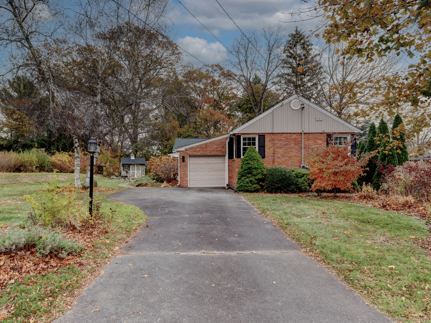 Property Photo:  27 Crown Street  CT 06066 