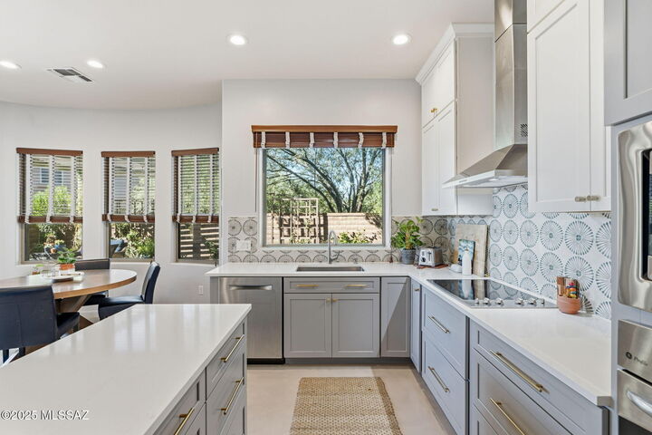 Property Photo: 5757 N Winding Woods Place AZ 85718