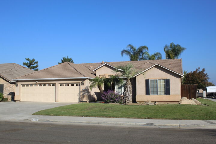 4714 W Ashland Avenue  Visalia CA 93277 photo