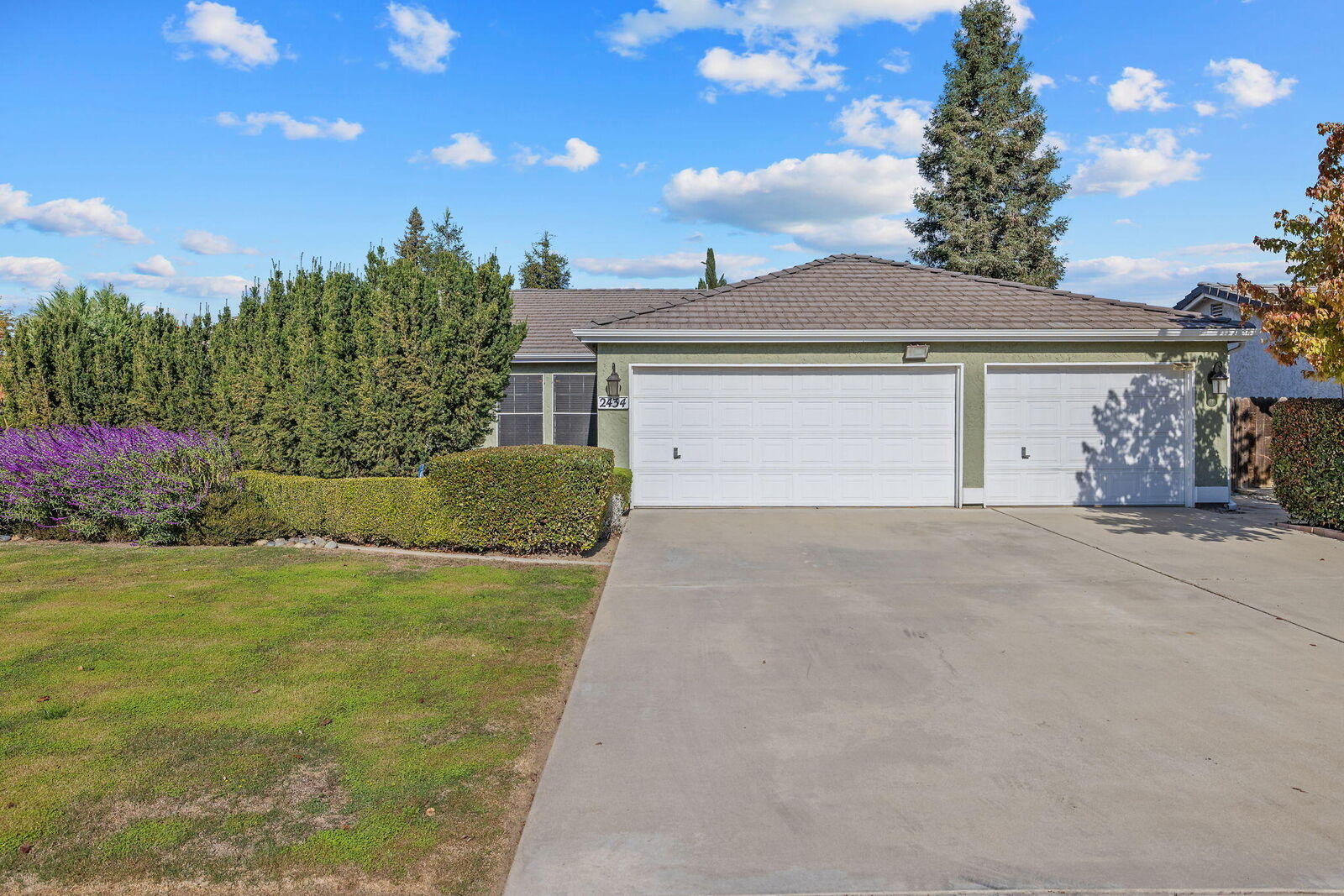 Property Photo:  2434 W Buena Vista Avenue  CA 93291 