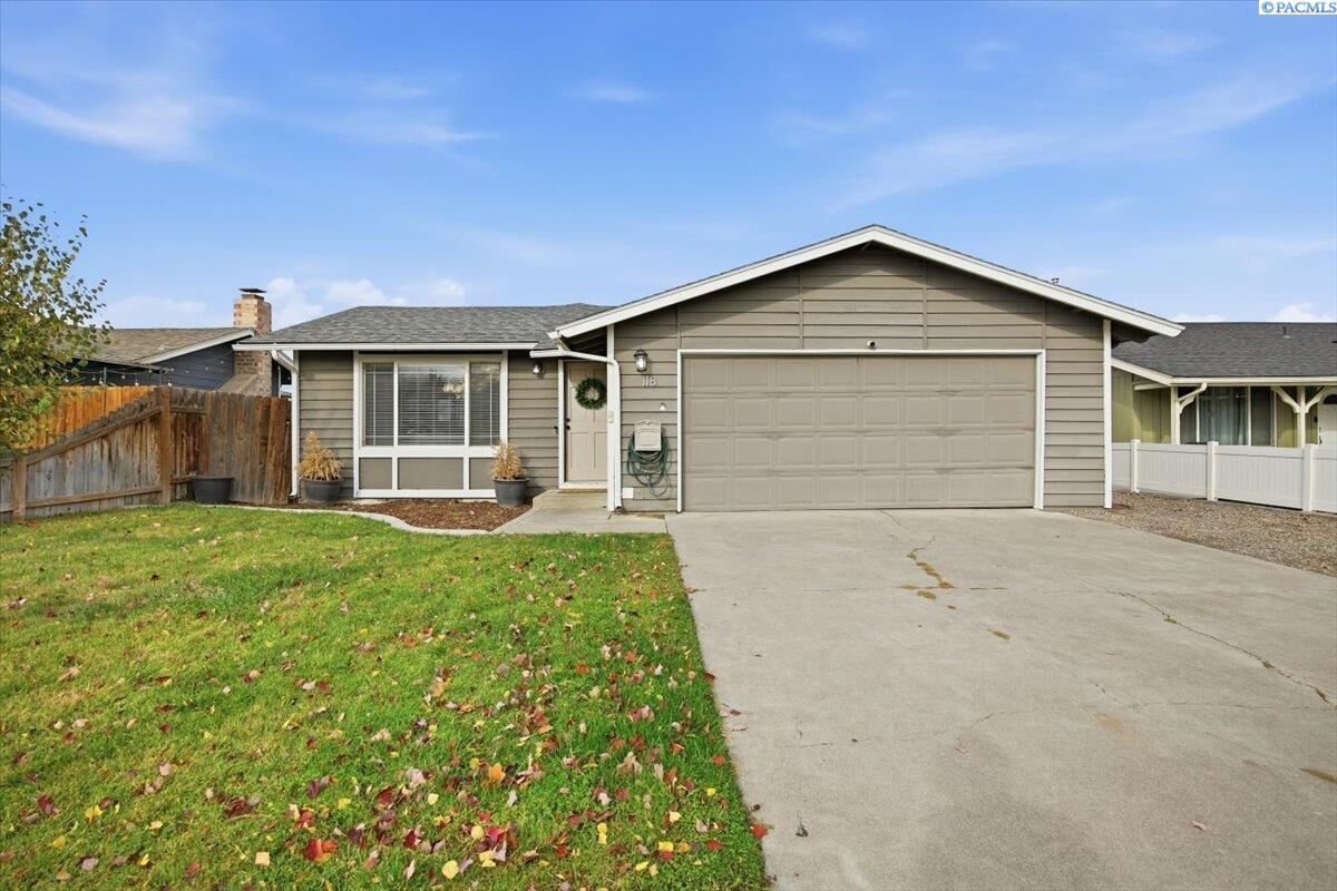 Property Photo: 118 S 23rd Place WA 99337