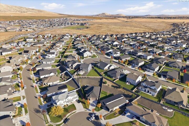 Property Photo: 4939 Smitty Dr WA 99352