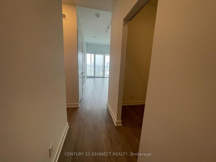 Property Photo:  88 Queen Street E 5212  ON M5C 0B6 