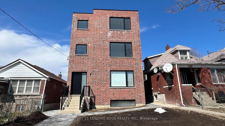 Photo de la propriété:  182 Cameron Avenue 3  ON M6M 1R7 