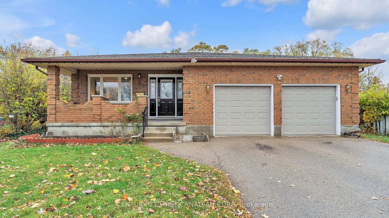 Property Photo:  92 Golfdale Crescent  ON N6C 5P5 