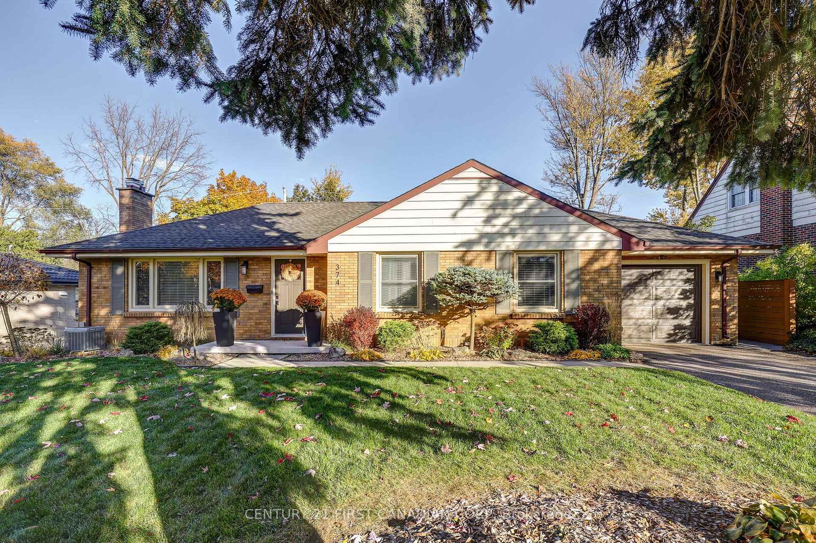 Property Photo: 374 Glenrose Drive ON N6K 2A8