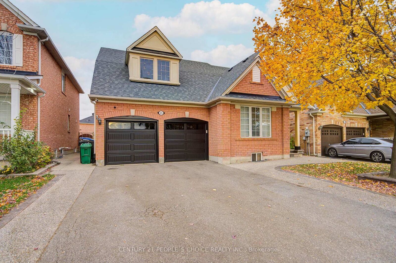 Property Photo: 25 Dwyer Drive ON L6S 6L2
