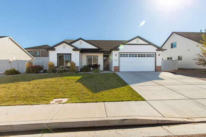Property Photo: 168 N Castle Dr UT 84720