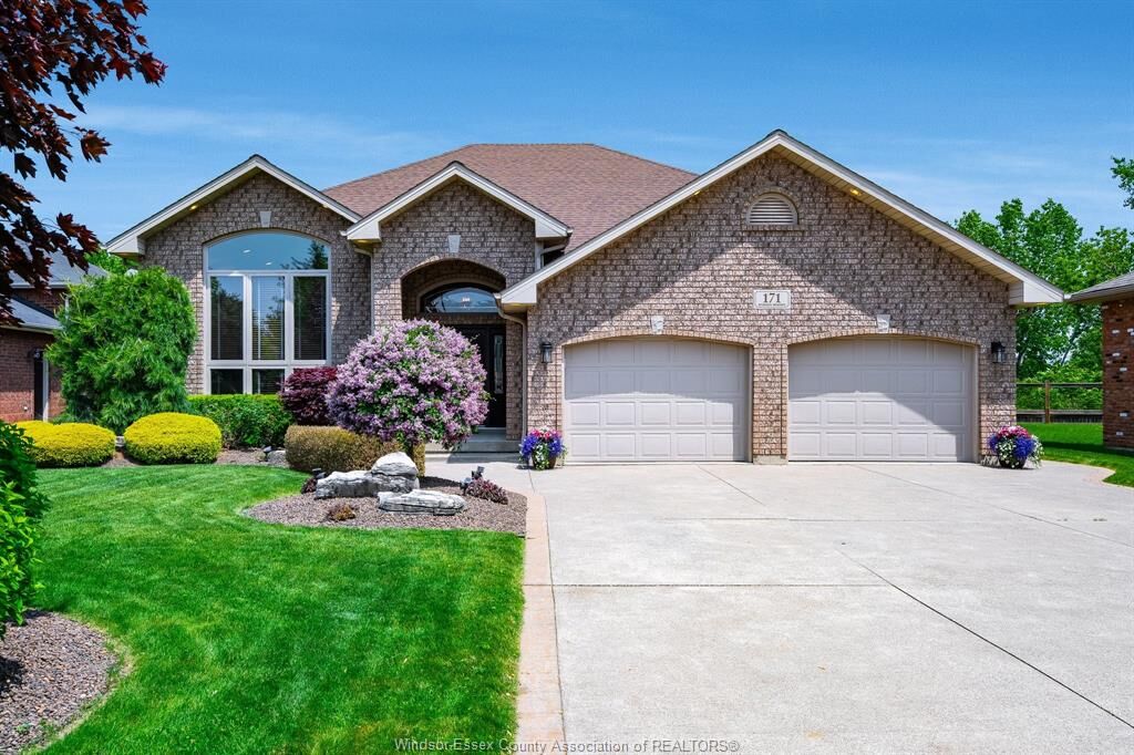 Property Photo: 171 Sturgeon Meadows ON N8H 5M7