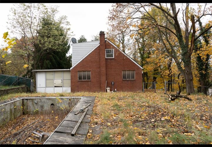 Property Photo:  310 McCutcheon Ln  PA 15235 