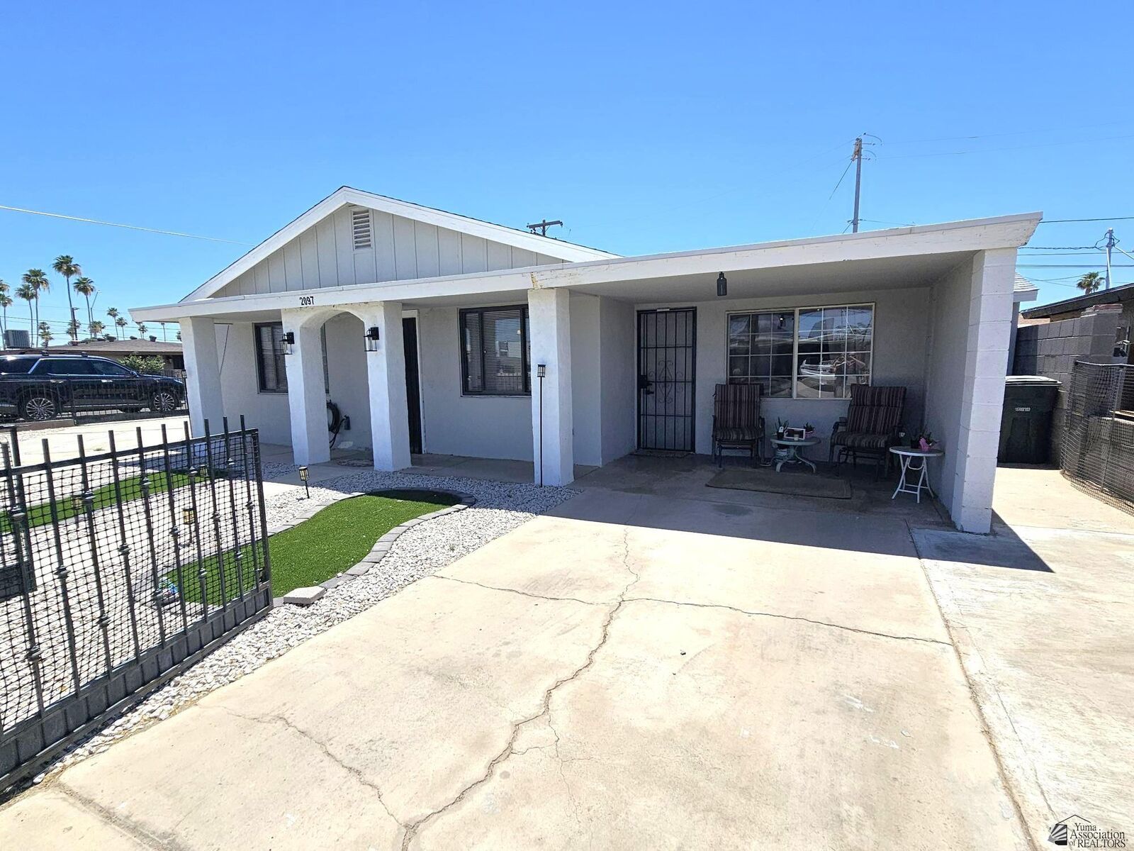Property Photo: 2097 E La Mesa St AZ 85365