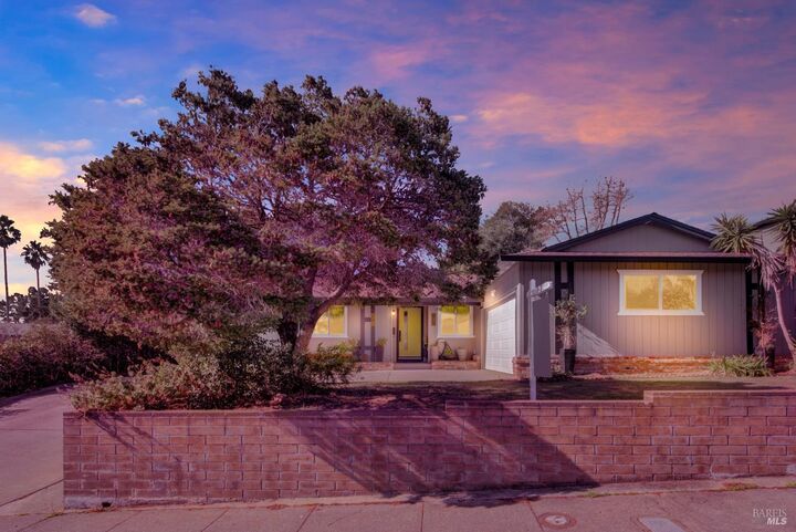 Property Photo: 221 Parkview Terrace CA 94589