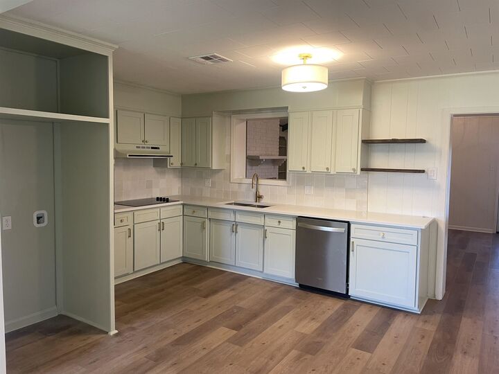 Property Photo: 1231 Columbus Ave LA 70380