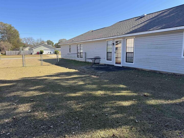 Property Photo:  408 Sunshine Way  GA 31093-0408 