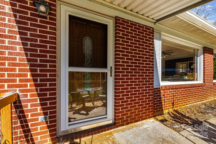 Property Photo: 1675 Ponder Creek Road NC 28754