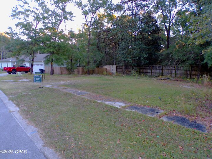 Property Photo: 5 Prospect Street FL 32439