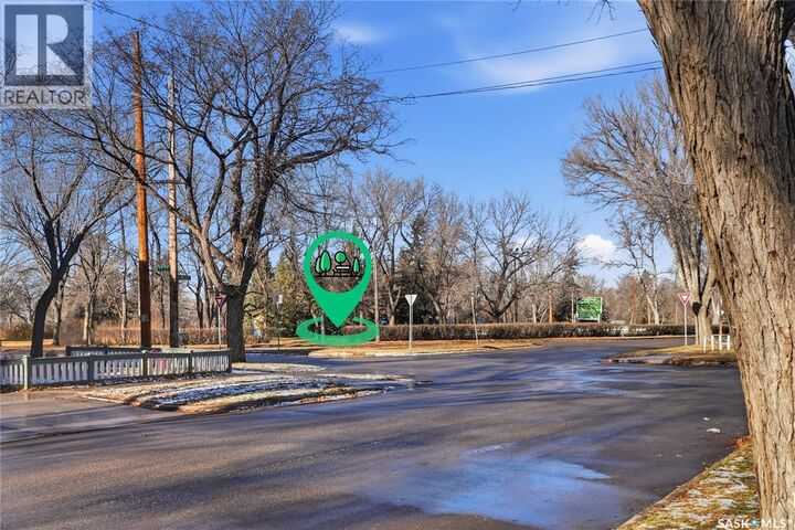 Property Photo:  830 D Avenue N  SK S7L 1N2 