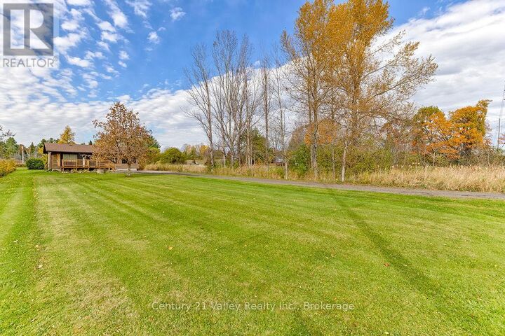 Property Photo:  136 Pucker Street  ON K7V 3Z9 