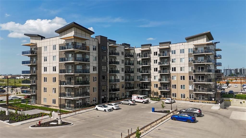 Property Photo:  635 Ballantrae Drive  MB R3T 6K4 