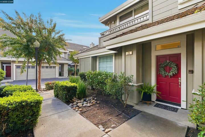 Property Photo:  28 Danville Oak Pl  CA 94526 