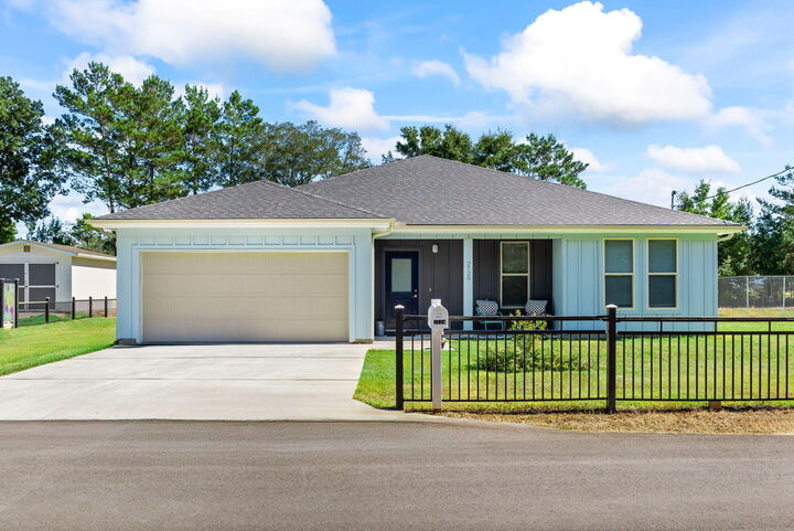 Property Photo:  2720 Jewell Road  FL 32566 