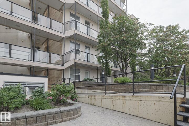 Photo de la propriété: 9507 101 Avenue NW 113 AB T5H 4R1