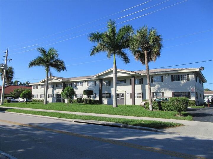 Property Photo: 4280 Woodside Dr 10 FL 33065