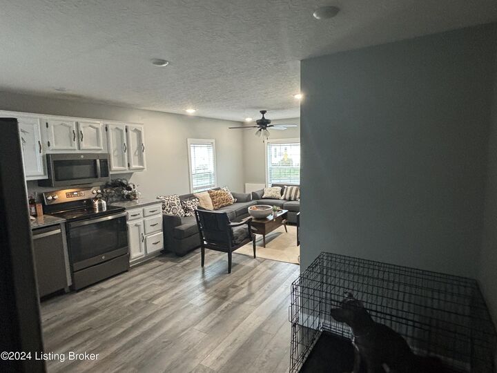 Property Photo: 318 Hood Ave KY 40033