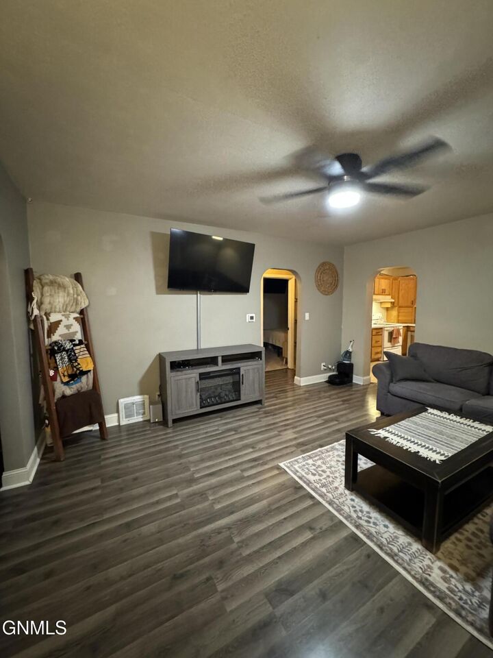 Property Photo: 519 4th Street SE ND 58401