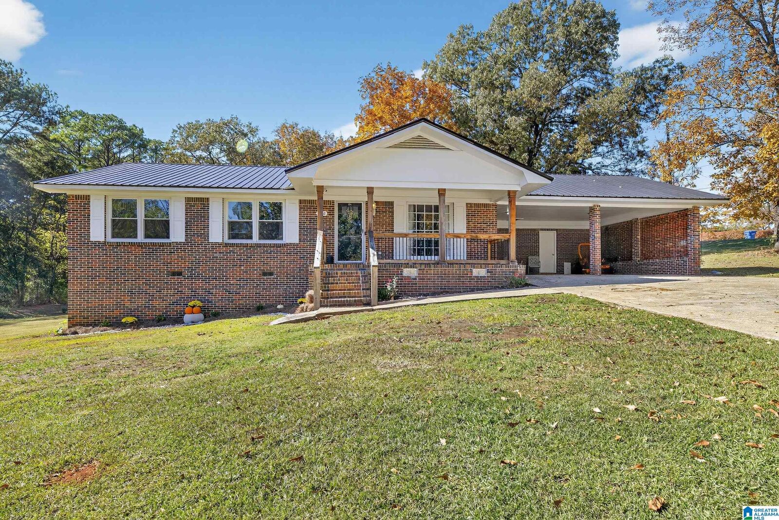 Property Photo: 1216 Ponderosa Drive AL 35160