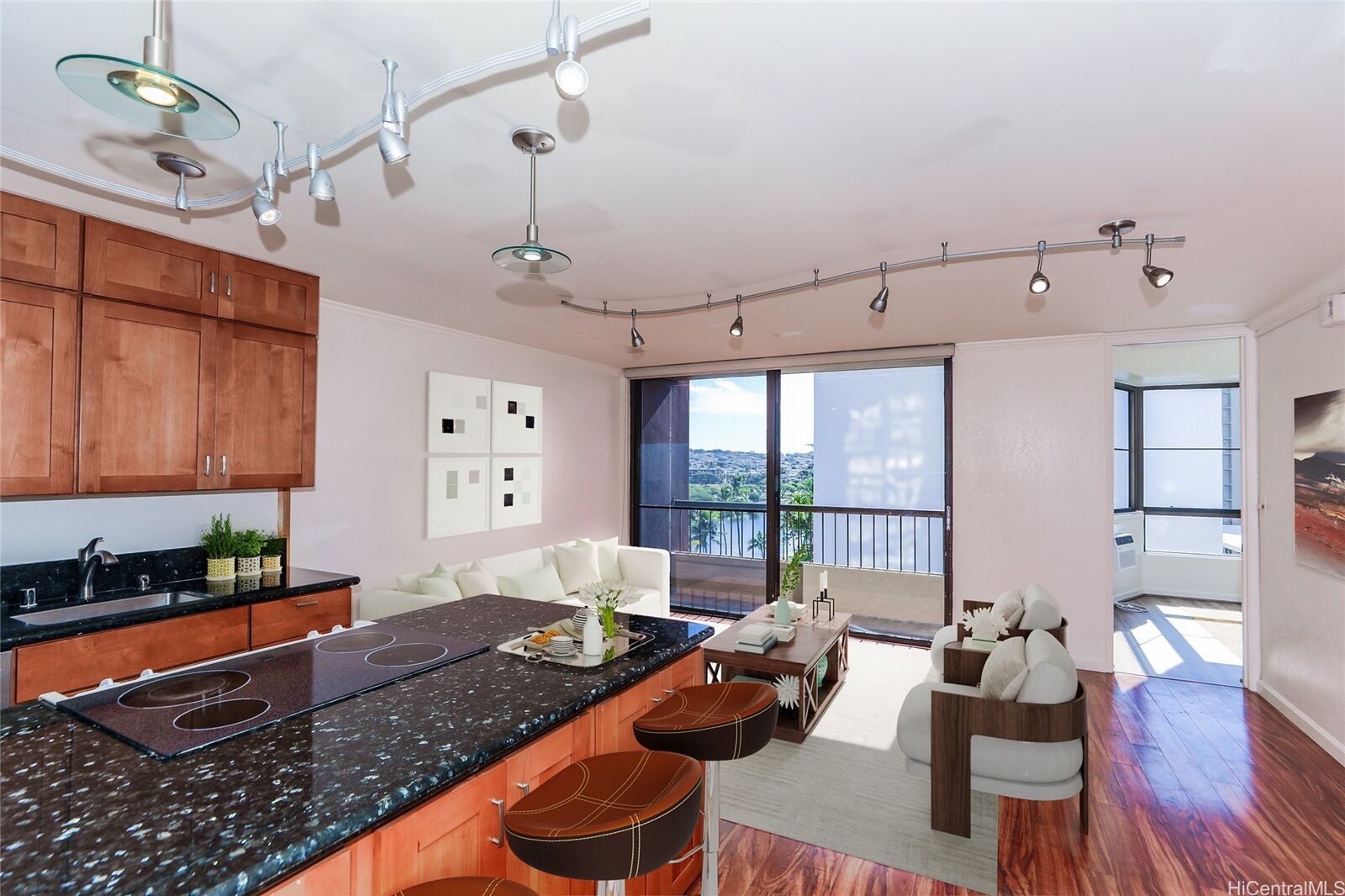 Property Photo: 320 Liliuokalani Avenue 702 HI 96815