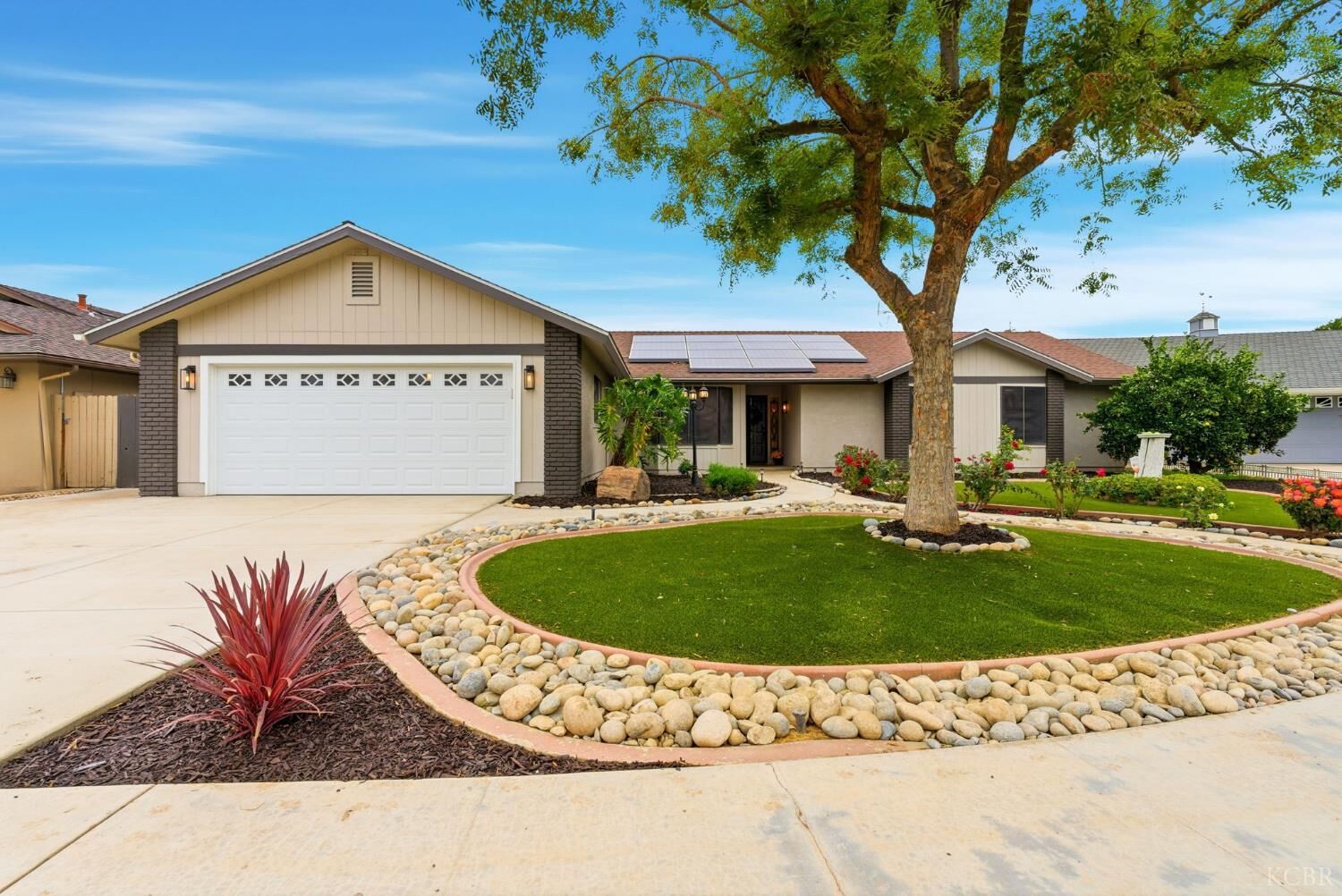 Property Photo: 3928 W Dorothea Court CA 93277