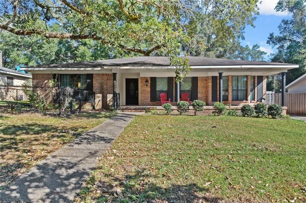 Property Photo:  2705 Woodcliff Drive E  AL 36693 